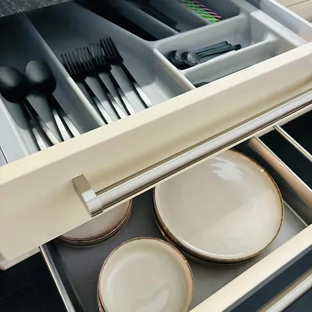 View 110sqm In/outdoor Living Entire With 2 Bedrooms *