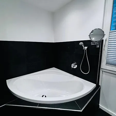 View 110sqm In/outdoor Living Entire With 2 Bedrooms アパート *