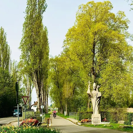 View 110sqm In/outdoor Living Entire With 2 Bedrooms Appartement