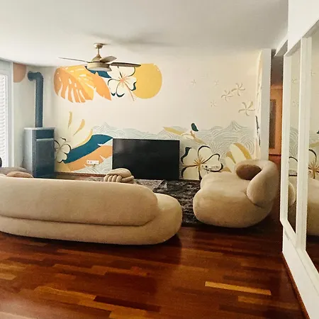 View 110sqm In/outdoor Living Entire With 2 Bedrooms Apartment *